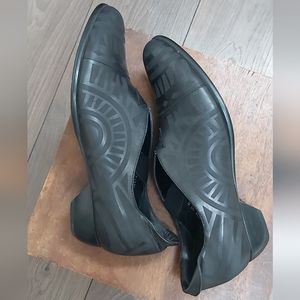 Everybody tone-on-tone shoes